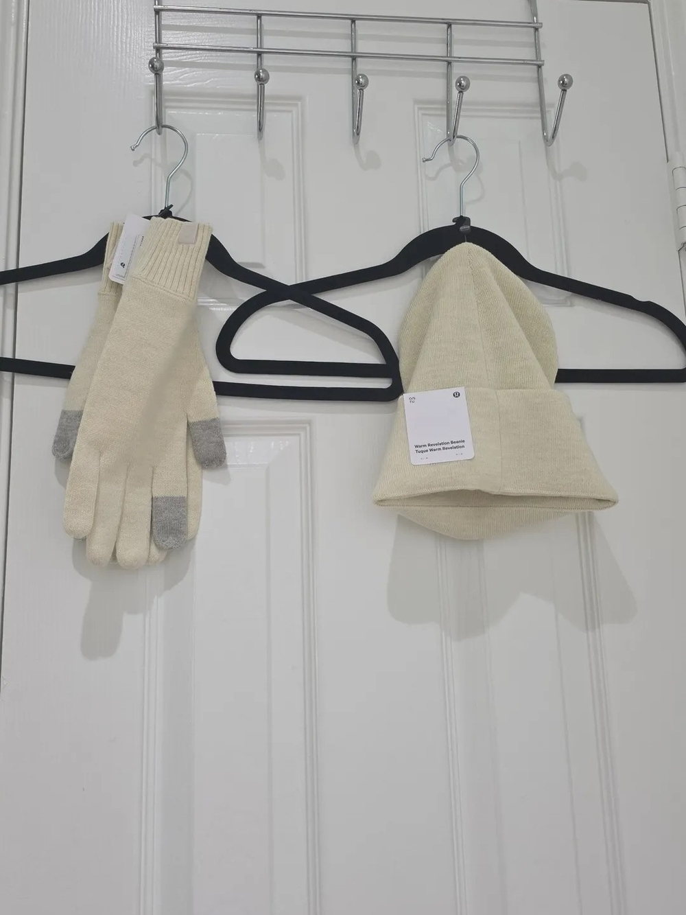 NWT Lululemon Bundle Warm Revelation  Beanie Size O/S and Gloves Size L